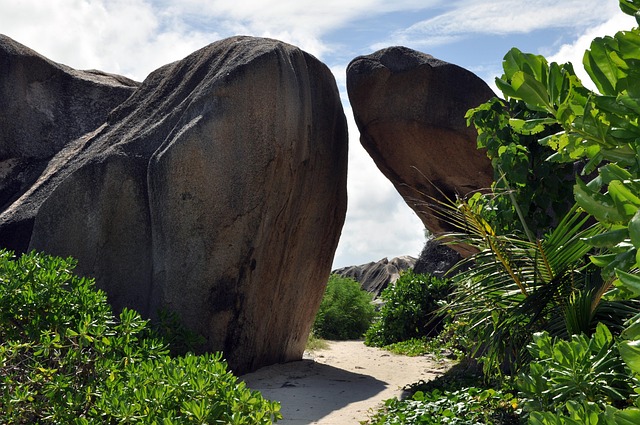 La Digue Granite Escape with Rare Seclusion and Bright Coastal Stillness