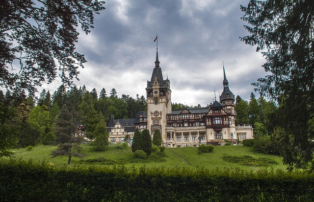 Sinaia Mountain Residence with Carpathian Coolness and Old-World Mood