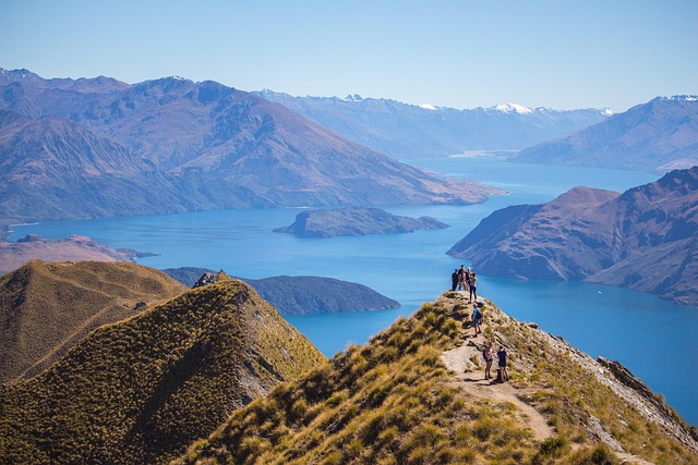 Wanaka Lodge-Style Rooms with Alpine Reflection and Firelit Calm