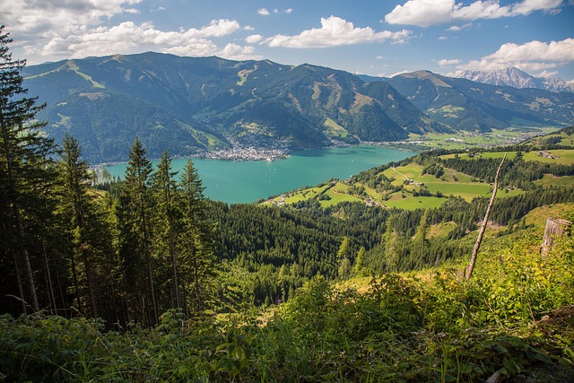 Zell am See lake retreat where snowlight and reflection slow the mind